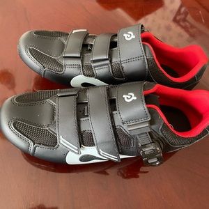 New men’s size 44 peloton shoes